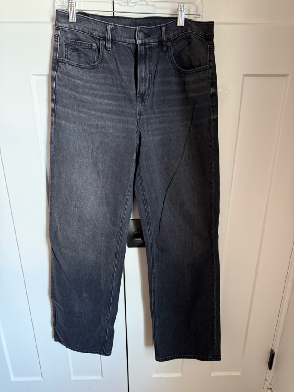 American Eagle Outfitters women’s  Washed Black Straight Relaxed Jeans size 6L.